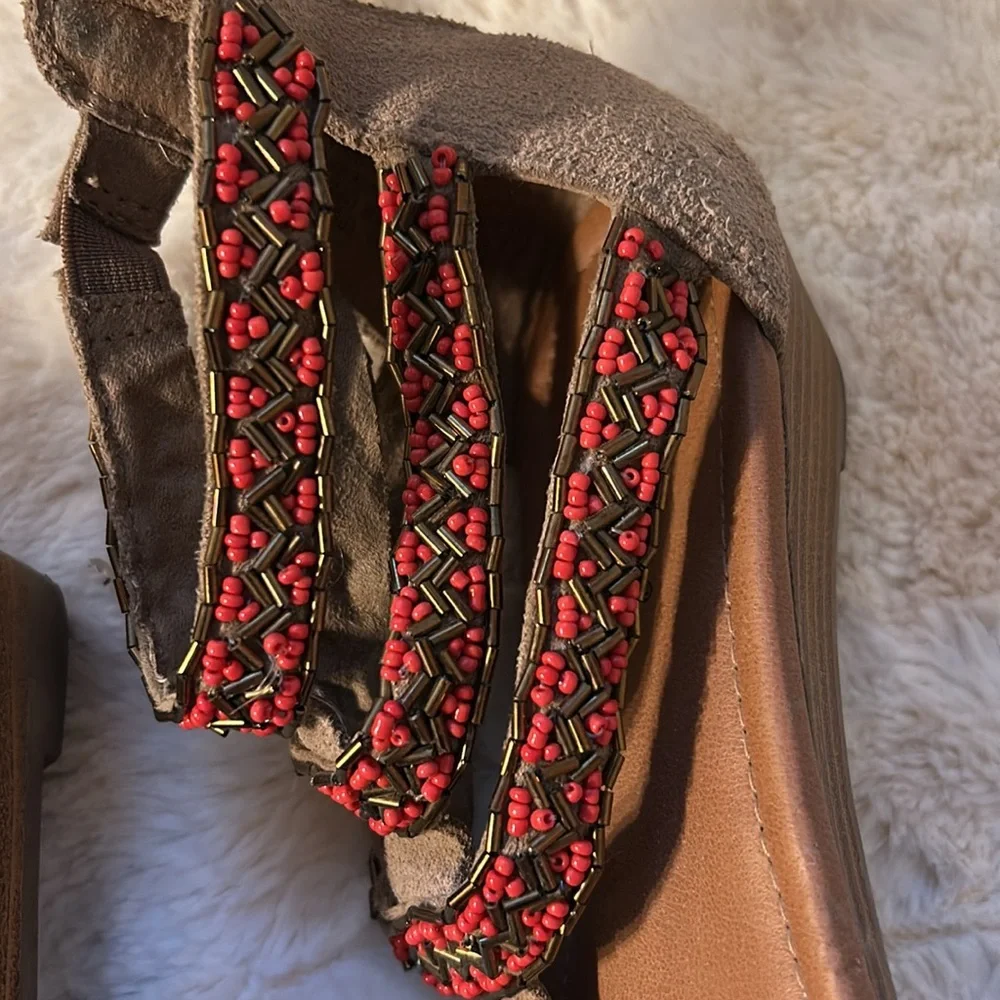 Minnetonka Beaded Gladiator Sandals – Size 7